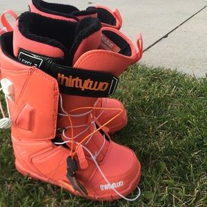 ThirtyTwo Snowboard Boots in size 5.5.